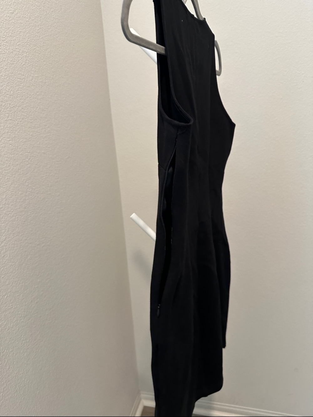 Romeo & Juliet Couture Black V-Neck Bodycon Mini Dress - Picture 4 of 4